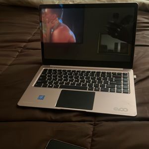 Nice barely used pink laptop with carrying case  & cordless mouse included